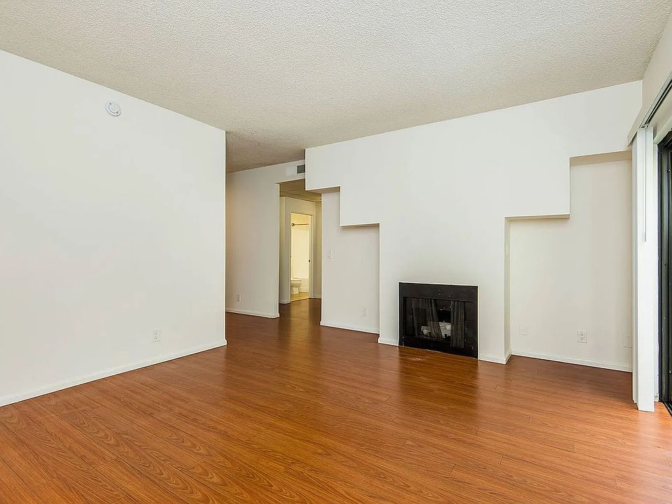 1st image of 2723 Abbot Kinney Blvd #O109