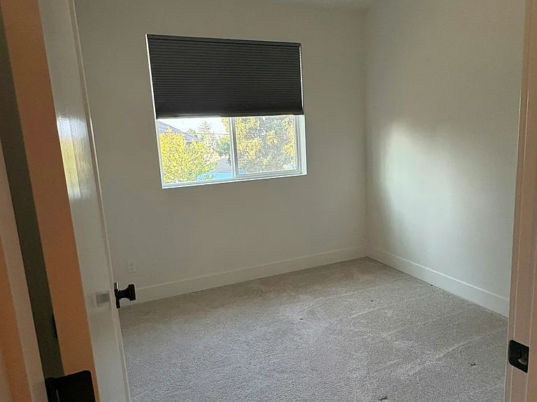 6657 N Fessenden St #19 — Photo 12