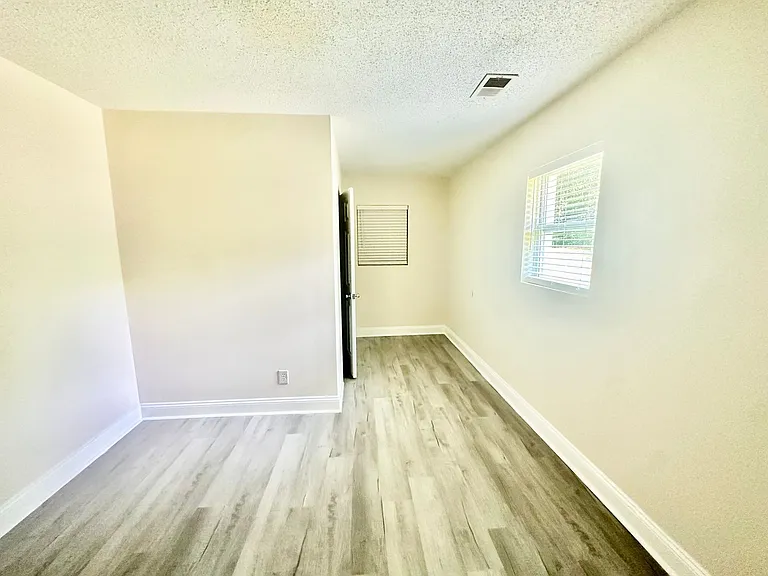 565 Harrison St — Photo 6