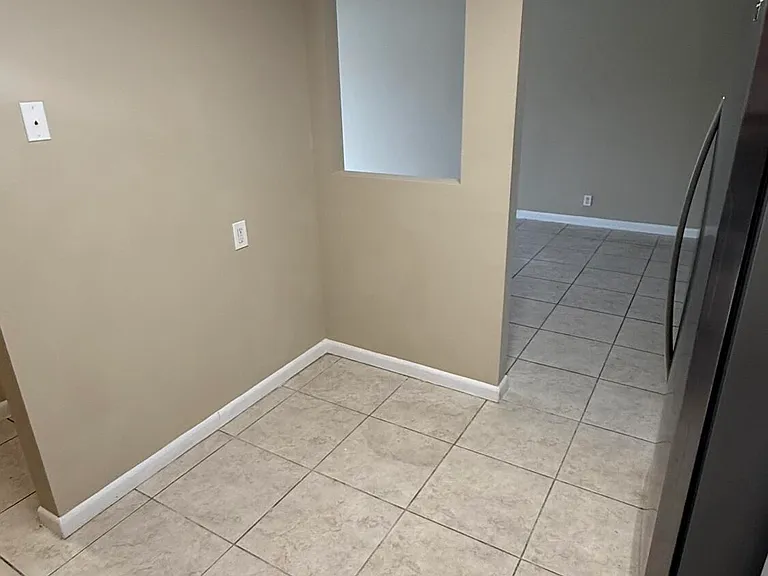475 SE 8th St #220 — Photo 14