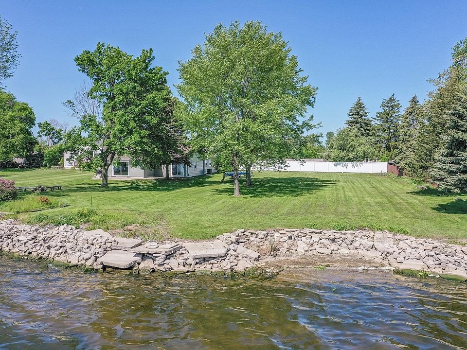 1703 Butte Des Morts Beach Rd, Neenah, WI 54956 MLS 50275458 Zillow