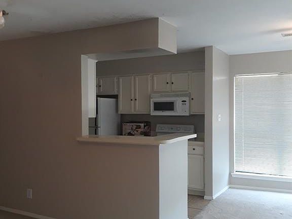 3rd image of 5403 Lakeview Pkwy