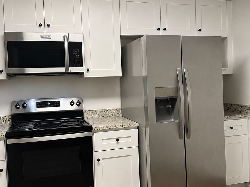 1st image of 193 Seagraves Dr