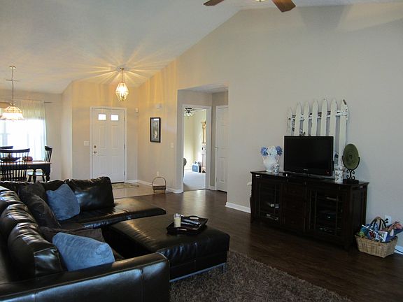 3rd image of 284 Laurel Glen Dr