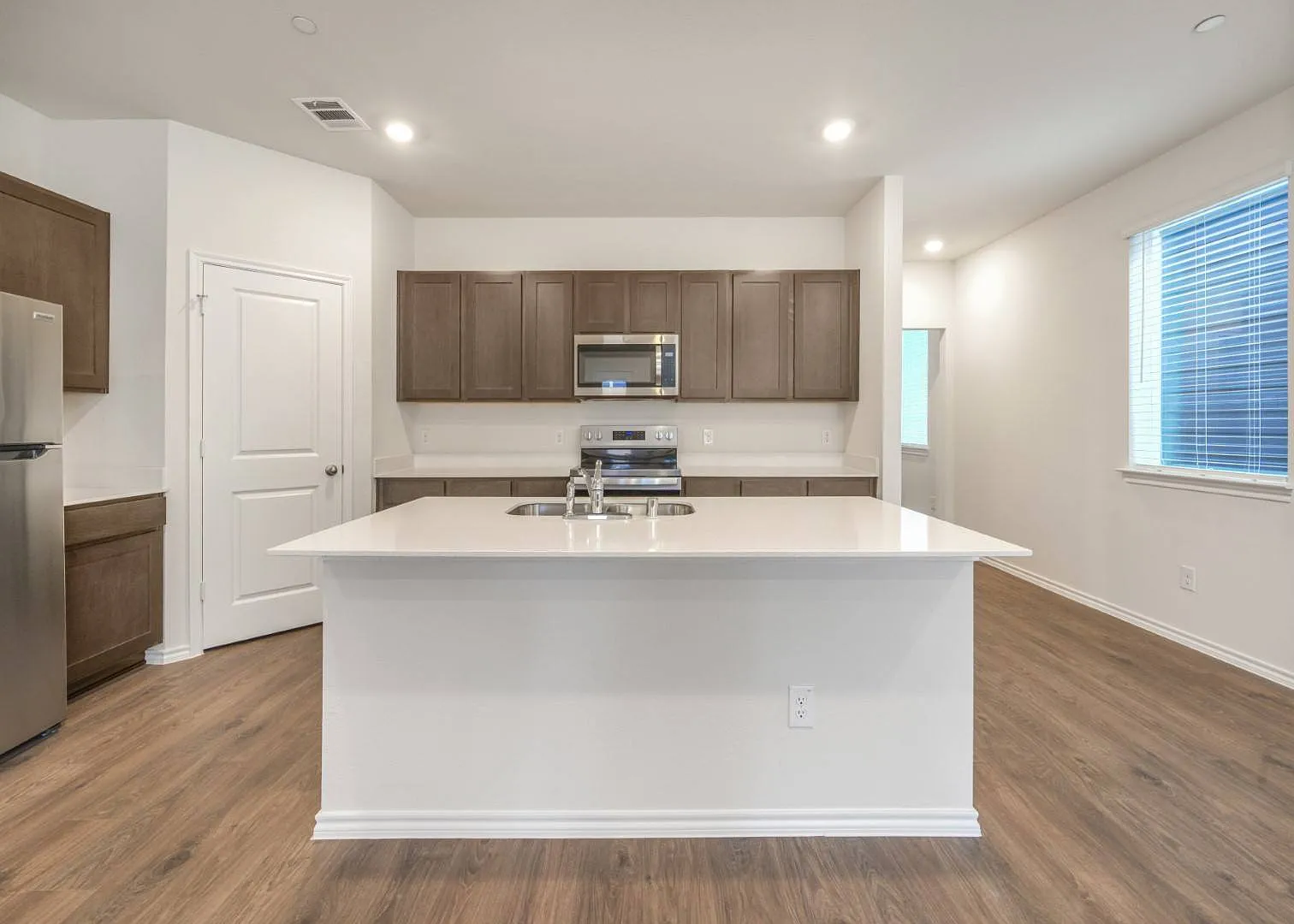 303 Pasque Rd — Photo 3