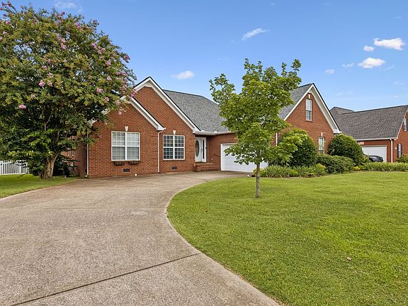 3rd image of 371 Sayre Ln