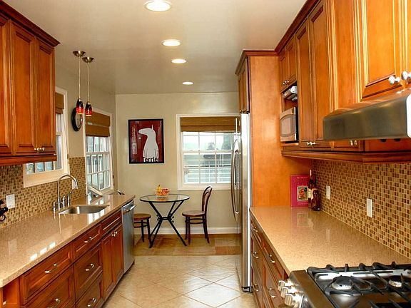 Kitchen / Breakfast Nook