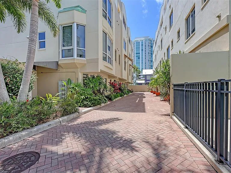 235 Cocoanut Ave #128E — Photo 2