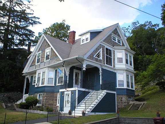 2nd image of 629 Franklin St