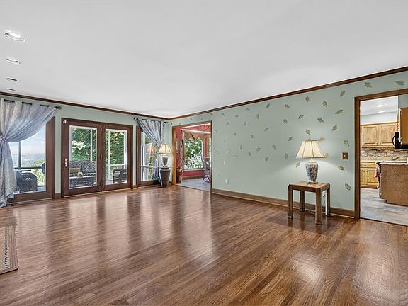 5th image of 330 Scarlet Ln
