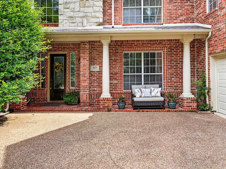4633 Oak Shores Dr — Photo 3