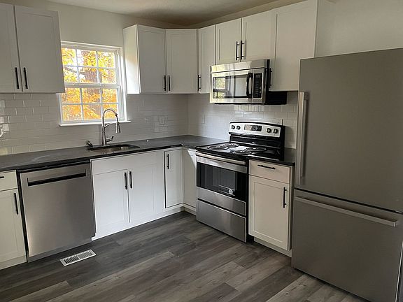 4th image of 907 Sylvan Dr