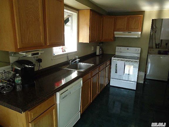 5th image of 61 Biscayne Dr