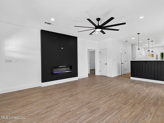 5th image of 3419 Raintree Dr