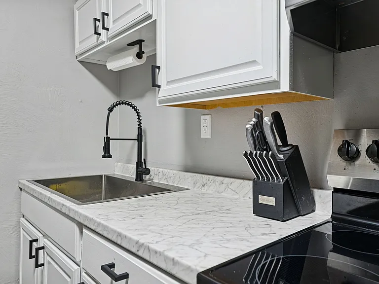 988 Cross Street — Photo 30