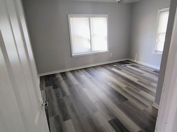 5th image of 826 Tatum St #1