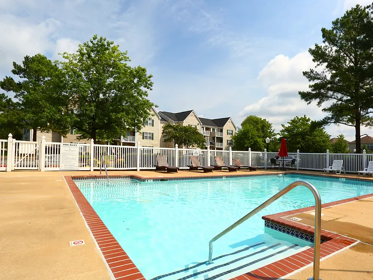 Taylor Pointe Apartments — Photo 23
