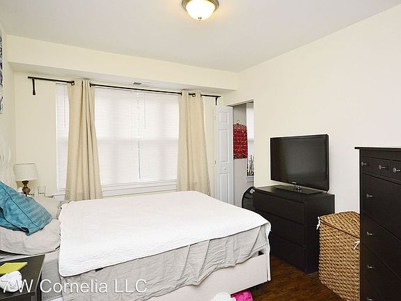 4th image of 937 W Cornelia Ave APT 203