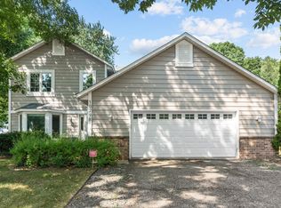 10298 Mooer Ln, Eden Prairie, MN 55347
