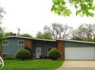 1908 Stratford St, Sylvan Lake, MI 48320