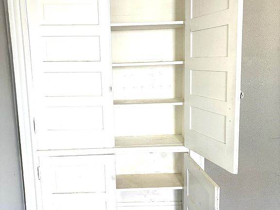2nd image of 609 George St