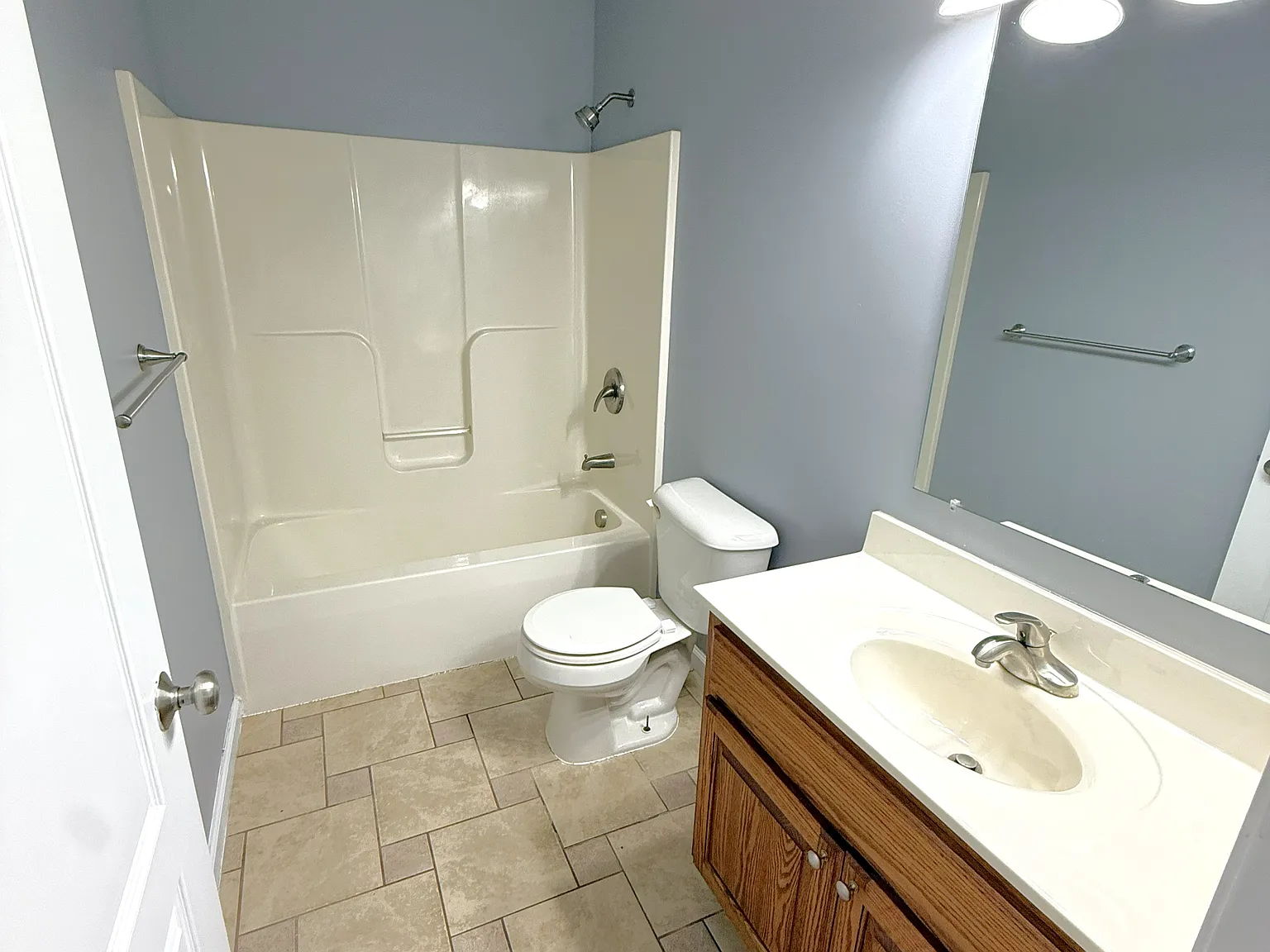 3 bed, 2036 sqft, $2,400 — Photo 4