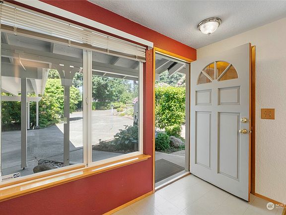 2nd image of 10716 Sierra Drive E