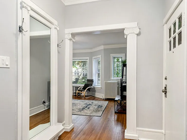 4515 N Ashland Ave — Photo 2