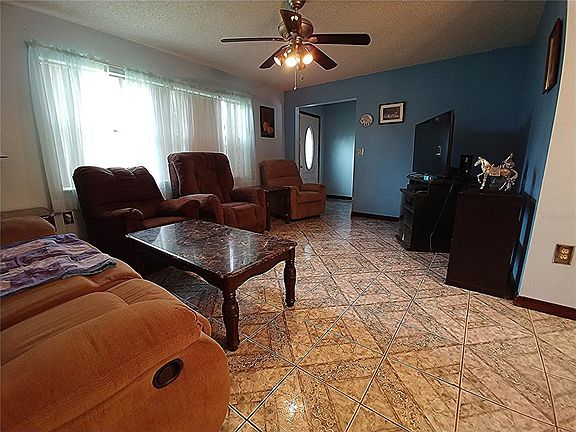3rd image of 404 Short Dr