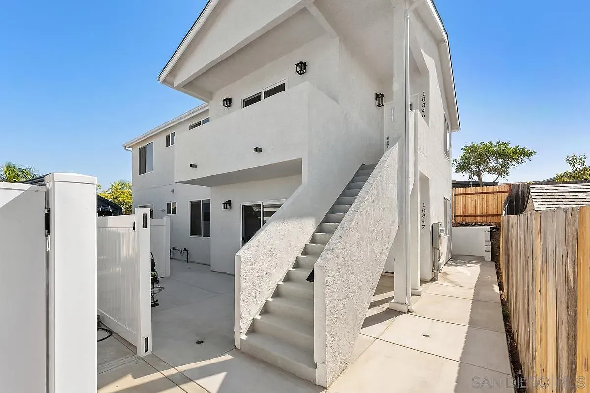3 bed, 2.0 bath, 1200 sqft, $4,000 — Photo 1