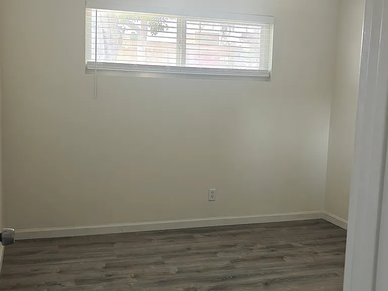 316 S Washburn Ave — Photo 10