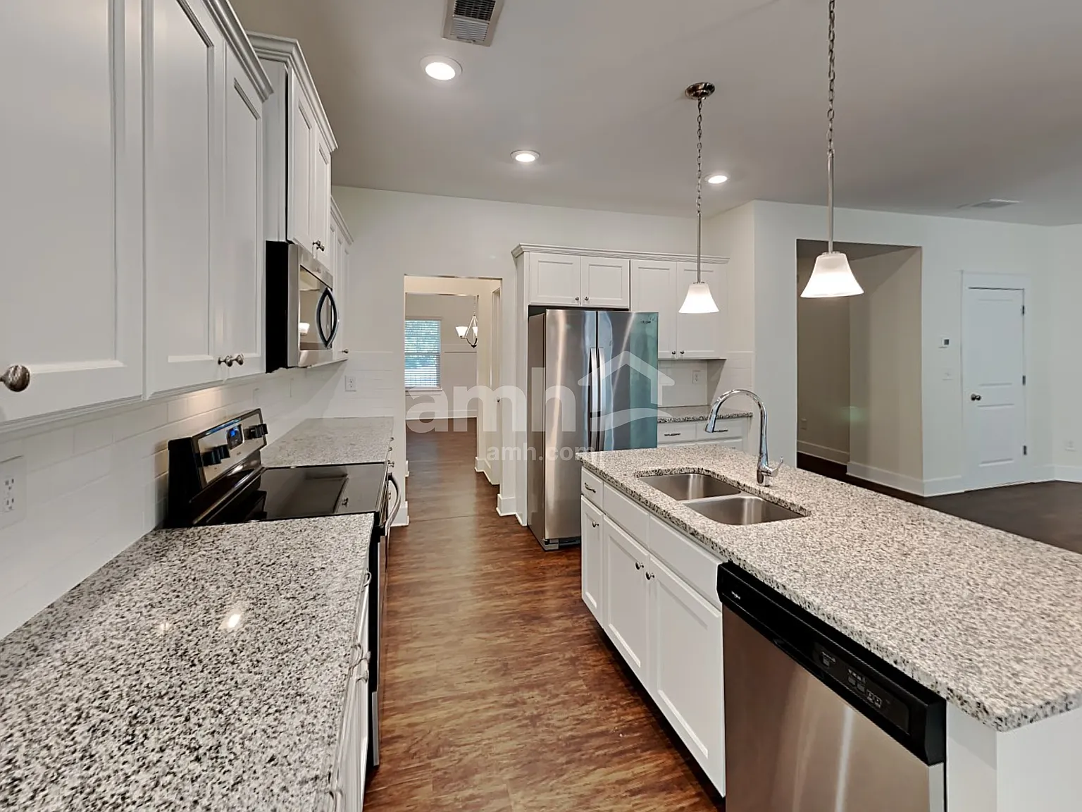 5 bed, 3.0 bath, 2850 sqft, $2,950 — Photo 3
