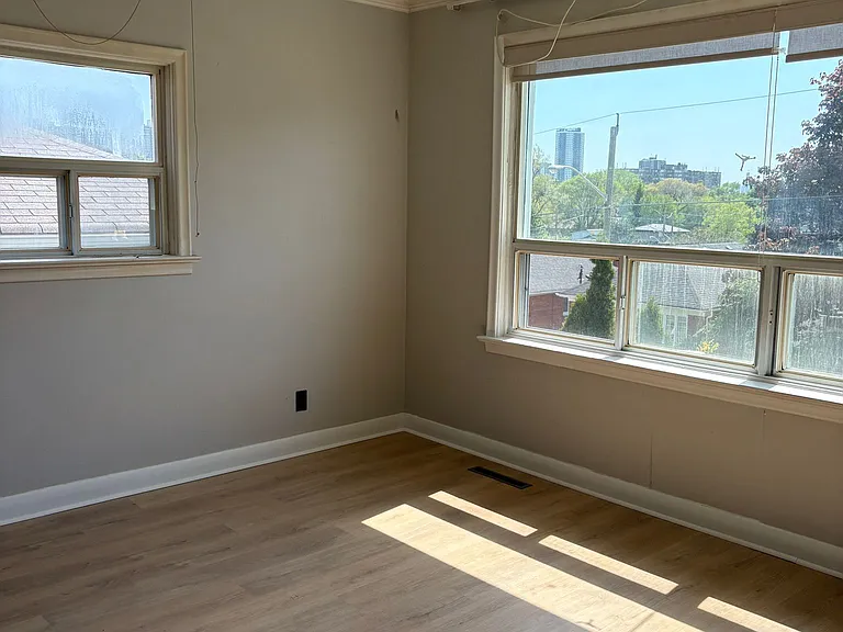 91 Pitt Ave — Photo 5