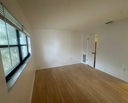 135 6th Ave N #5 — Photo 8