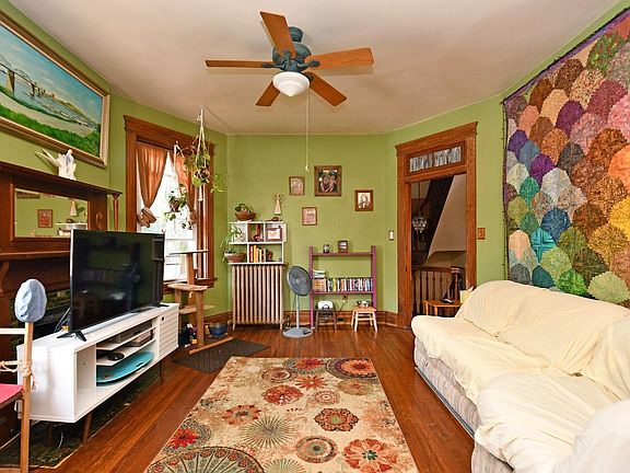 4th image of 146 Parker St