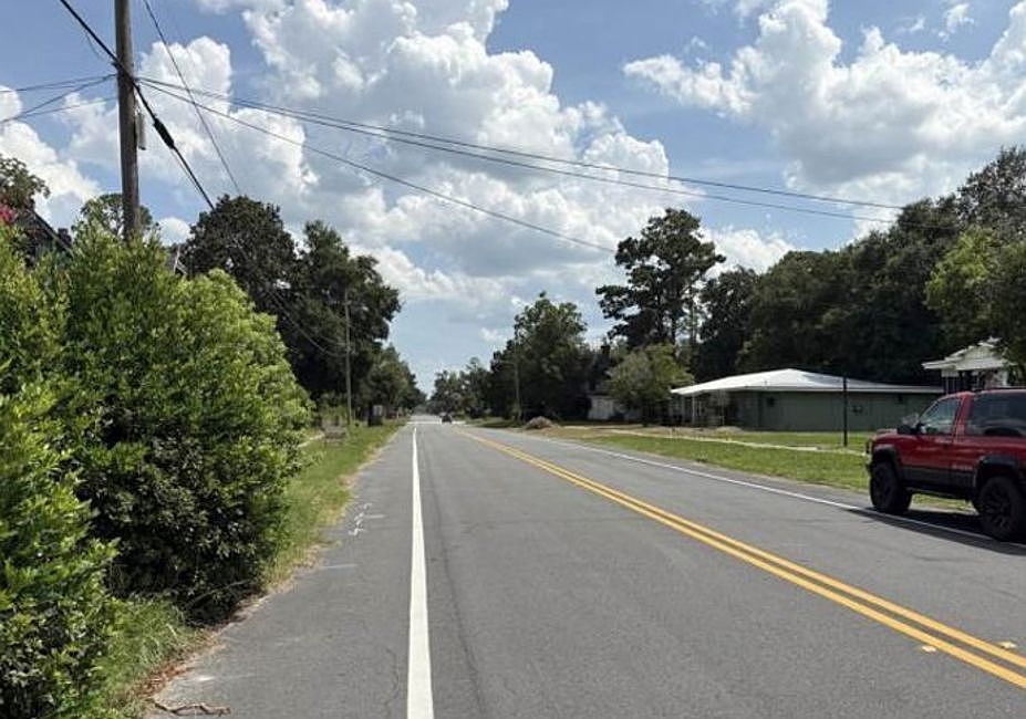 Exterior Neighborhood (street photo)