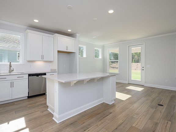 4th image of 615 Coral Bells Ln
