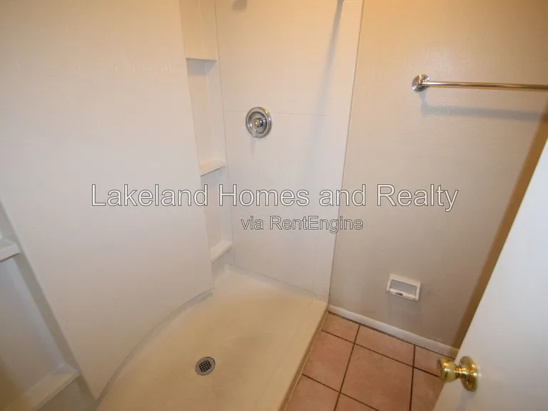1204 Honeytree Ln W — Photo 13