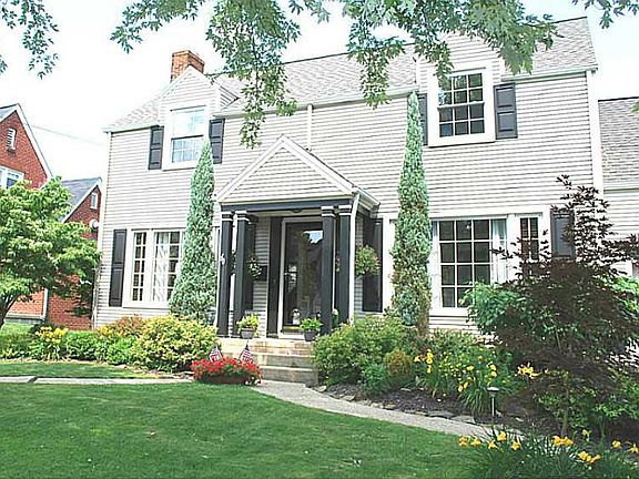 4th image of 210 Foch St