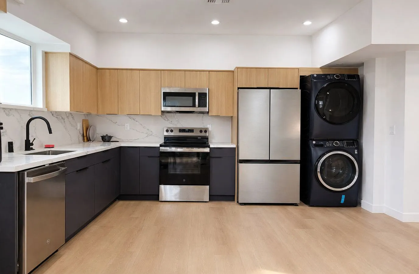 5 bed, 2000 sqft, $650 — Photo 3