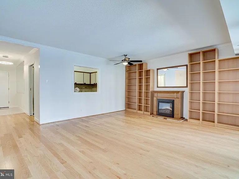 1200 Crystal Dr #411 — Photo 2