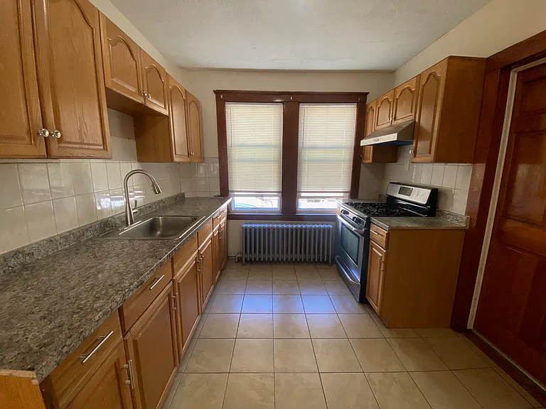 28 Aldrich St #1 — Photo 5