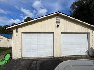 4 Harts Run Rd, Summersville, WV 26651