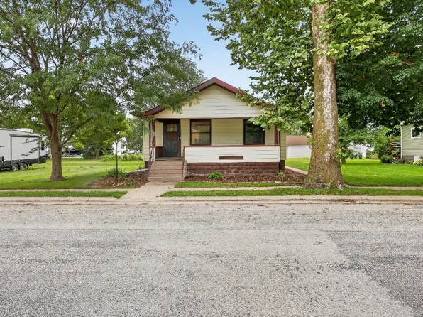 106 Hall Ave, Lowden, IA 52255