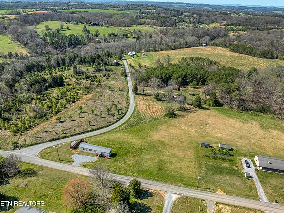 3rd image of 1004 Lee Shirley Rd