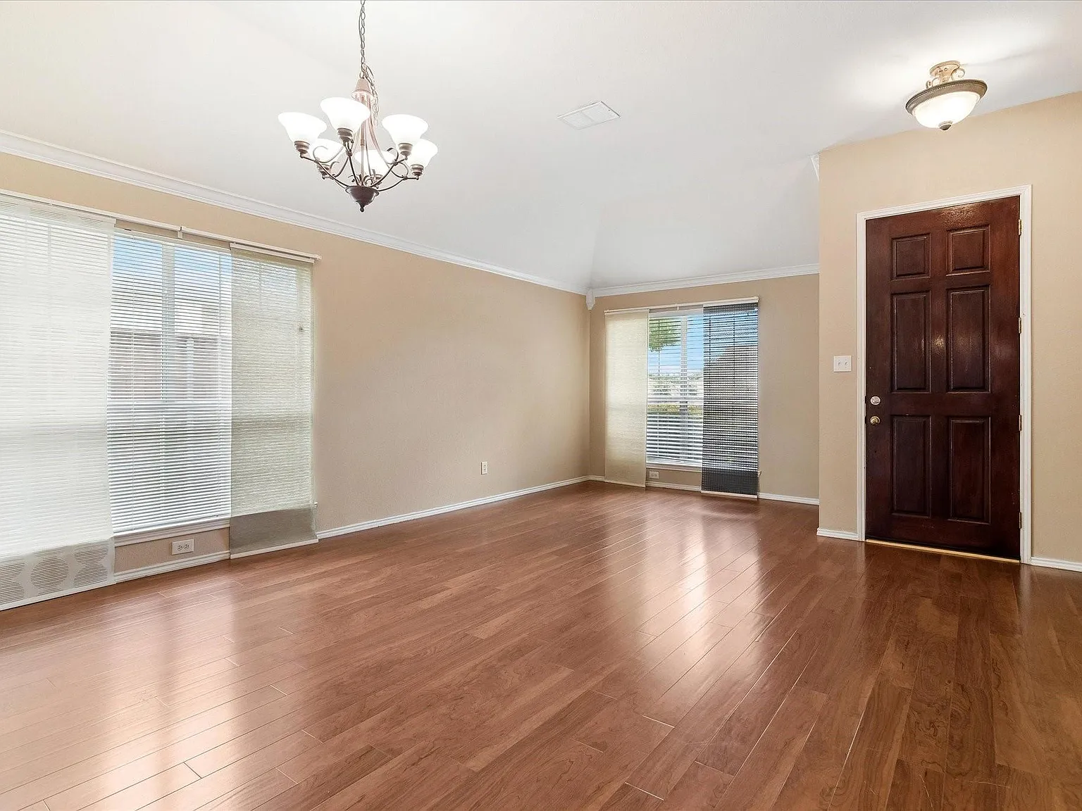 4 bed, 2169 sqft, $2,650 — Photo 3