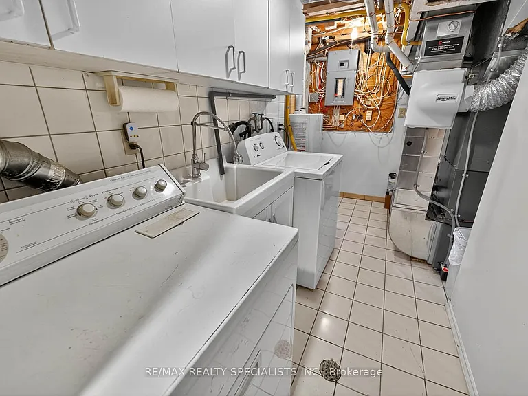 1912 Bonnymede Dr #LOWER — Photo 31