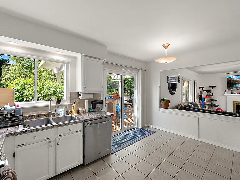 44831 Huntington Dr — Photo 20