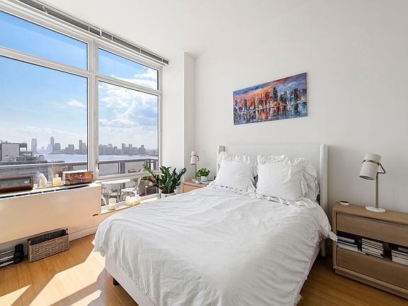 5th image of 450 W 17th St #Penthouse 5