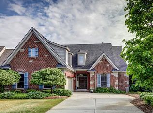 10841 Cliffview Dr, South Lyon, MI